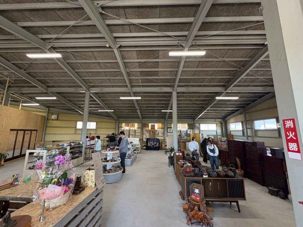 ニイガタベースの倉庫型店舗の店内の様子